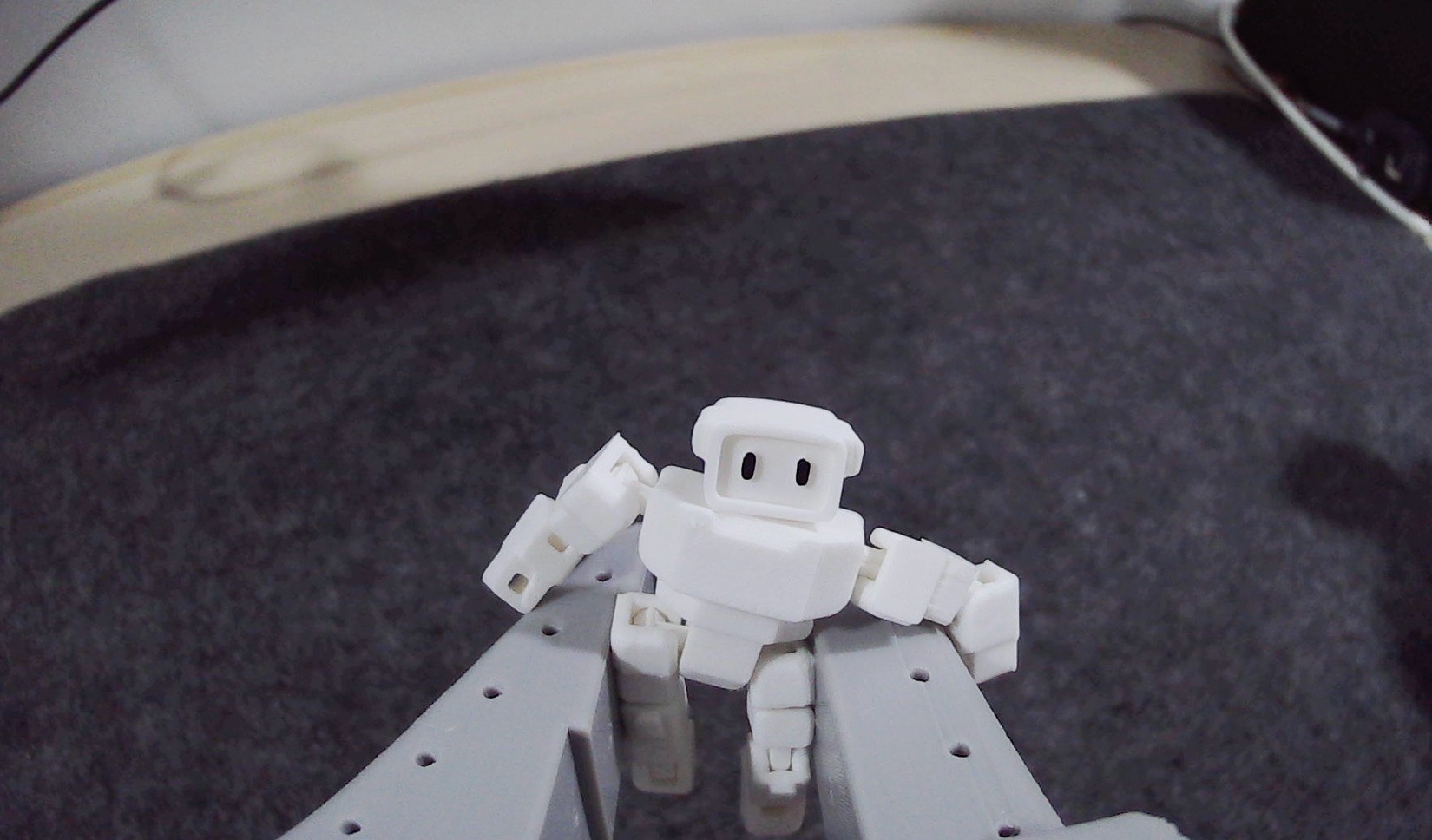 Wrist camera mounted on the SO-ARM101